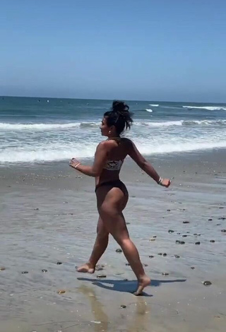 Sienna Mae Gomez (@siennamaegomezz) #bikini  #beach  #butt  «live. love. laugh.»