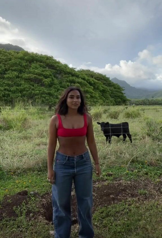 Sienna Mae Gomez (@siennamaegomezz) #crop top  #red crop top  «WHY HE LOOKING AT ME LIKE THAT»