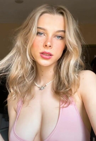 Ashley Matheson (@smashedely) #cleavage  #braless  #crop top  #pink crop top  «go give ur gf a kiss»