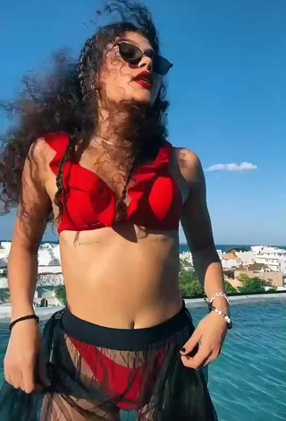 Sofia Mata (@sofia_mata_yeas) #bikini  #red bikini  «Mi mami me regañoooo!»