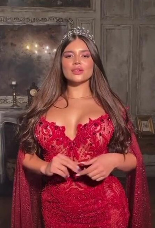 Valeriya Bearwolf (@valeriyabearwolf) #cleavage  #dress  #red dress  «Конец просто пушка»