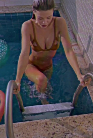 Vitória Strada (@vistrada) #bikini  #swimming pool  #wet  «#fyp #paravoce #foryou»