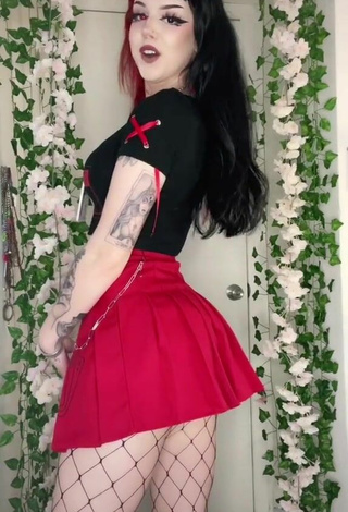 Caroline Carr (@yeahimcaroline) #red skirt  #skirt  «Mittens=loser cats #kakegurui...»