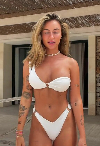 Abril Cols (@abrilcols) #bikini  #white bikini  #cleavage  #booty shaking  «Sigueme en IG ABRIL COLS»