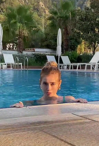 Alexandra Romanova (@alexandra_romanova) #swimming pool  #bikini top  #green bikini top  «Тайга в Турции получается»