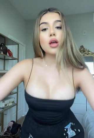 Amanda Díaz (@amandadiaz) #cleavage  #top  #black top  #pants  #booty shaking  «Have an amazing day   dc...»
