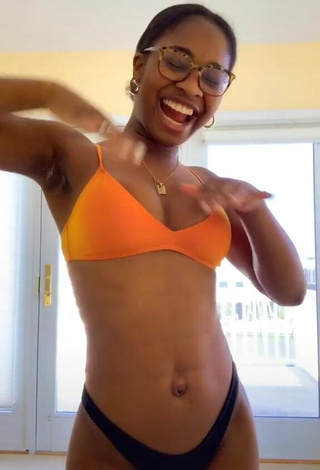 Angel Ogbonna (@angelkelechi) #bikini  #orange bikini top  #black bikini bottom  «#ColorCustomizer wanted to join...»