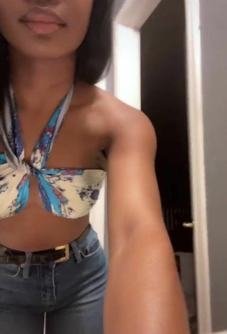 Angel Ogbonna (@angelkelechi) #crop top  #booty shaking 