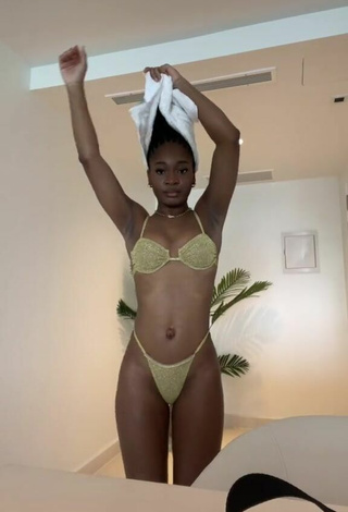 Angel Ogbonna (@angelkelechi) #booty shaking  #butt  #bikini  #golden bikini  «@prettylittlething swim»