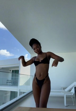 Angel Ogbonna (@angelkelechi) #balcony  #butt  #booty shaking  #bikini  #black bikini  «follow me on ig ! @...»