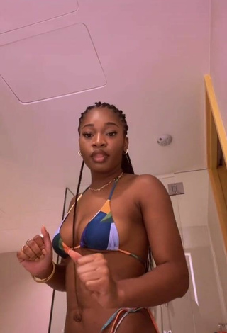 Angel Ogbonna (@angelkelechi) #bikini  #bouncing boobs  #cleavage  «bobrisky has nothing on me»