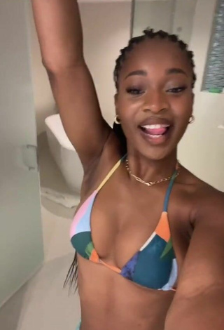 Angel Ogbonna (@angelkelechi) #bikini  #cleavage  «Just something to make your day»