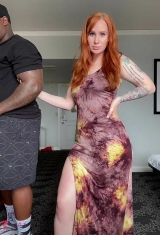 Ashley Elliott (@ash.e.e) #tattooed body  #booty shaking  #butt  #dress  «#CompleteMyLook...»