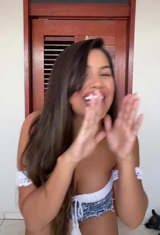 Ayarla Souza (@ayarla.souza) #cleavage  #crop top  #white crop top  #shorts  #jeans shorts  «Amei essa versão brega funk...»