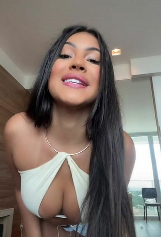 Ayarla Souza (@ayarla.souza) #cleavage  #big boobs  #shorts  #jeans shorts  #crop top  #white crop top  #booty shaking  «Um neném com carinha de malvadão»