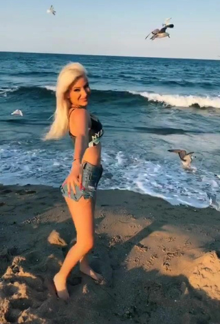 Barbara Milenkovic (@barbiafrika) #beach  #shorts  #jeans shorts  #booty shaking  #crop top 