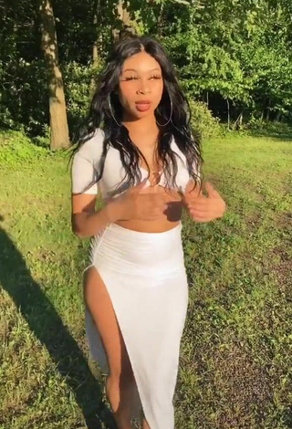 BbygShai (@bbygshaii) #crop top  #white crop top  #skirt  #white skirt  «that’s just how we do it...»