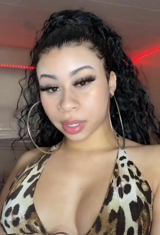 BbygShai (@bbygshaii) #cleavage  #crop top  #leopard crop top  «⚠️tw pov: after a young girl...»