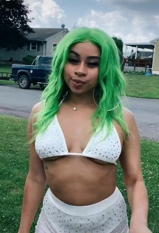 BbygShai (@bbygshaii) #bouncing boobs  #underboob  #bikini top  #white bikini top  #shorts  #white shorts  #street  «@yodamnmomma made this dance im...»