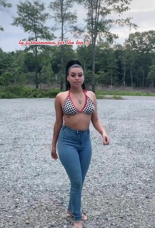 BbygShai (@bbygshaii) #bikini top  #checkered bikini top  #bouncing boobs  #pants  #jeans pants  «this was hard asf to do in rocks...»