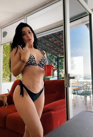 Brenda Zambrano (@brendazambranoc) #bikini  #leopard bikini top  #black bikini bottom  «Jajaja nociertooooo»