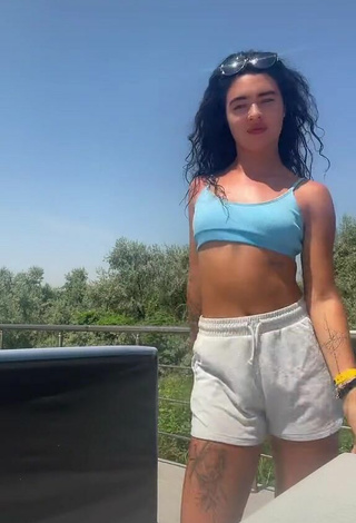 Polina Chervonenko (@chervonenko__) #crop top  #blue crop top  #shorts  #white shorts  #booty shaking  «Пока на расслабоне, на чиле,...»