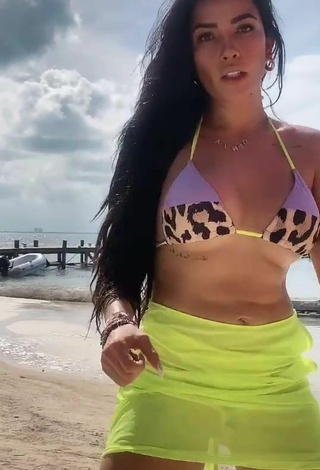 Dania Méndez (@daniamdz) #bikini top  #underboob  #booty shaking  #beach  «☀️»