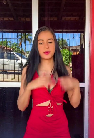 Daniele Lopes da Silva (@danielelopes.s) #red lips  #cleavage  #dress  #red dress  «#foryoupage #foryou #fypシ»