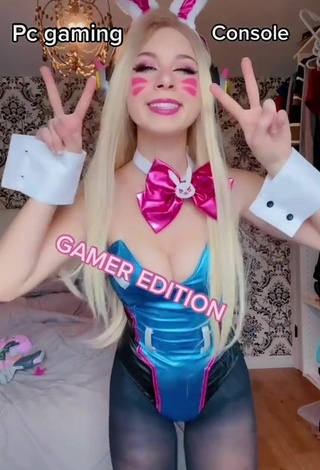 dessyyc (@dessyyc) #cleavage  #bodysuit  #cosplay  «This trend but GAMER EDITJON...»